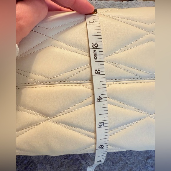 NWT! Betsey Johnson White Quilted Shoulder Bag - Picture 8 of 11